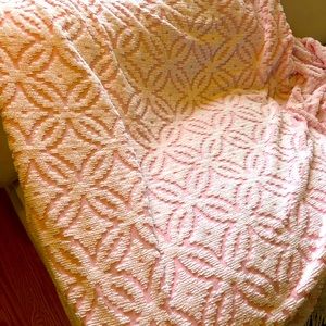 Twin(possible Queen) size coverlet/bedspread